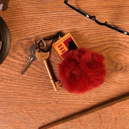 Harry Potter - Pom Pom Keychain - Classic Crest Gryffindor