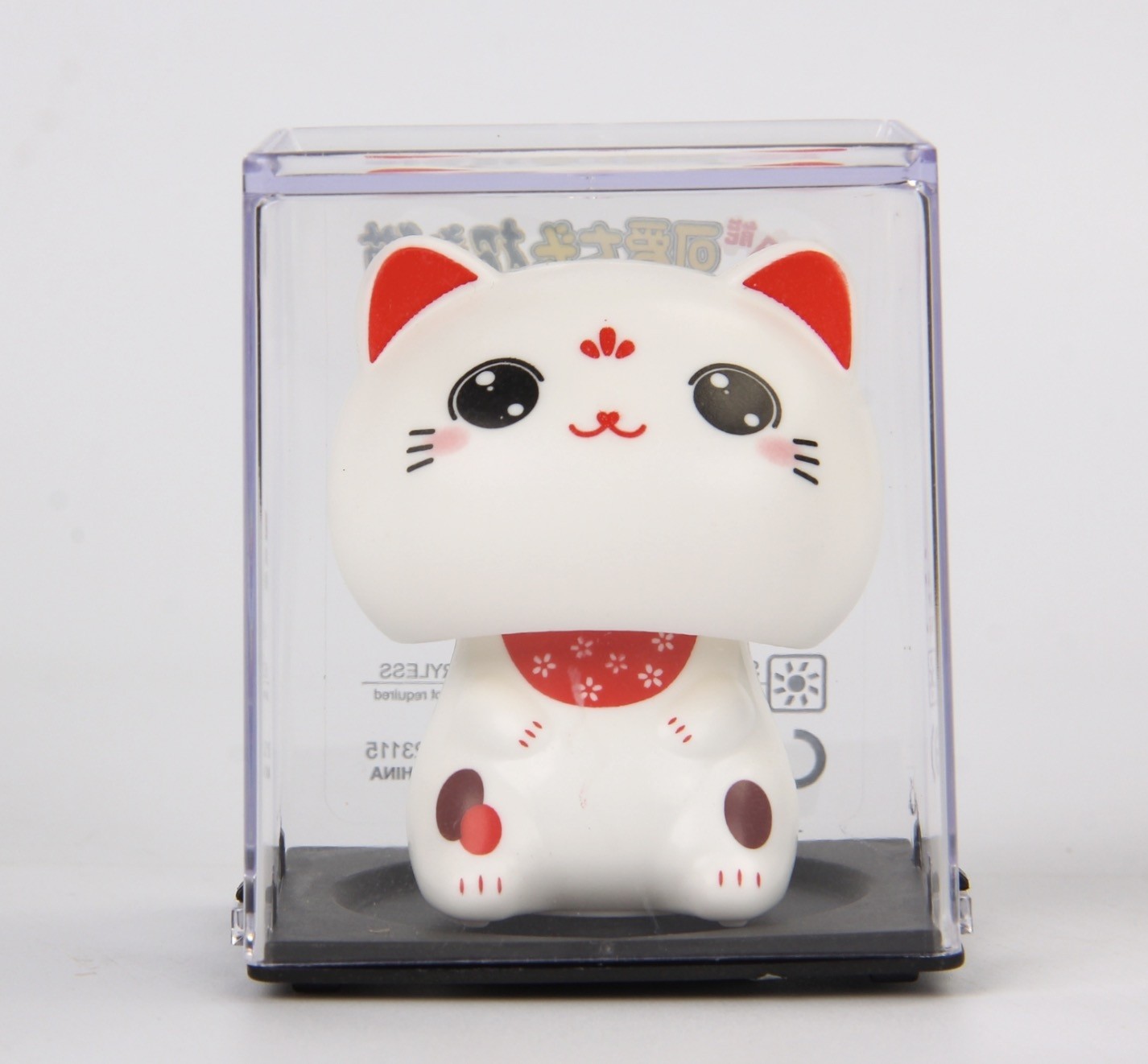 Solar White Cat Big Eyes 5.8 x 5 x 6.5 cm