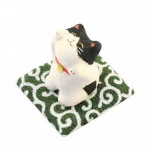 Maneki Neko - Black & White Spotted Cat with Green Mat