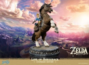 The Legend of Zelda: Breath of the Wild Figure - Link On Horse Legend Standard Edition